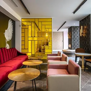 Nude - Color Vision Hotel Parigi